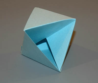 Möbius polyhedron
